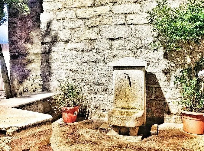 La Vecchia Posta Oda ve Kahvaltı Calangianus